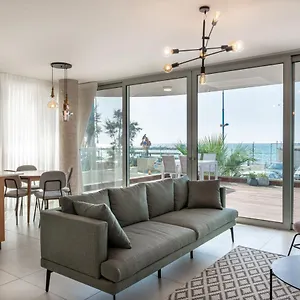 https://beachfront-deck-20-meters-from-the-beach.gethaifahotels.com
