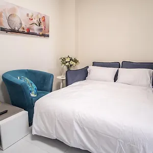 https://luxury-apartments-50-mtrs-from-the-beach-by-port-city.gethaifahotels.com