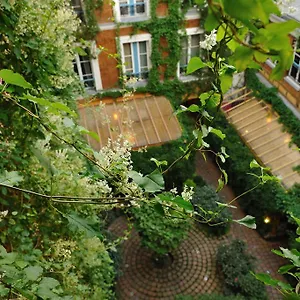 https://les-patios-du-marais-2-apartment-75003.fr-paris.fr