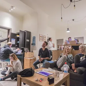 https://the-roadhouse-prague.praguehotelsweb.com